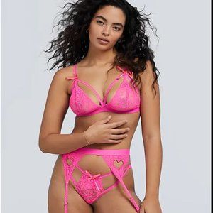 Mapalé Cage Lace Wireless Bra & Garter Set